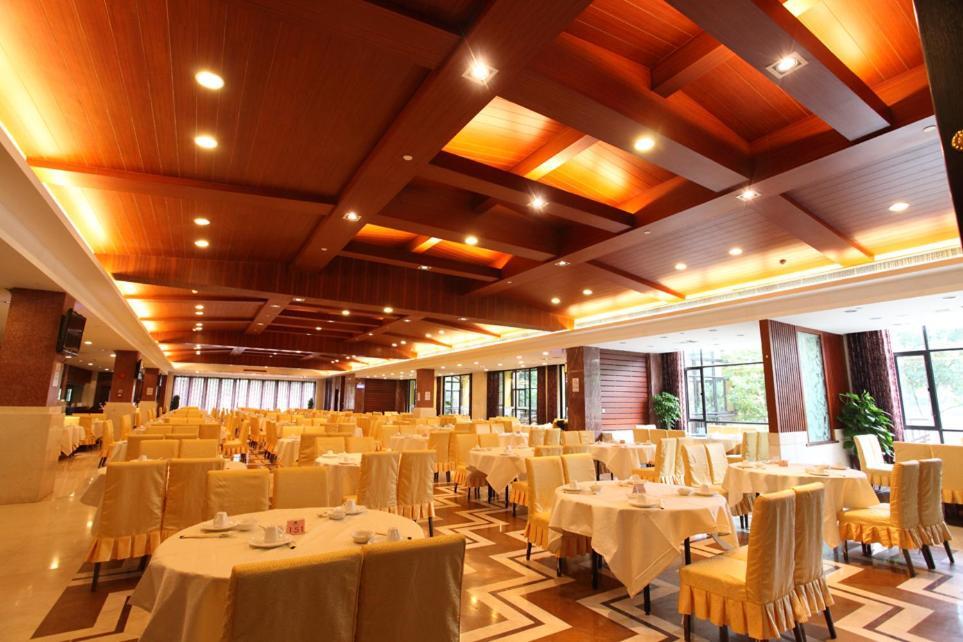 Green Lake Hot Spring Hotel Фошань Экстерьер фото